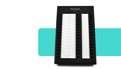 <p>کنسول KX-T7740 در دو رنگ سیاه و سفید به مشتریان عرضه شده و قابلیت اتصال به دیوار را هم دارد. به هیچ عنوان نباید این کنسول را در کنار وسایل گرمایشی نصب کنید؛ زیرا حرارت میتواند به قطعات داخلی آن آسیب برساند. همچنین توصیه میشود تا حد امکان، این کنسول را از وسایل الکترونیکی که ایجاد نویز میکنند، دور نگه دارید. در زمان نصب KX-T7740 حتما به این نکته دقت کنید که شیارها و منافذ روی آن آزاد باشند؛ زیرا پوشاندان این منفذها باعث بالا رفتن حرارت داخلی کنسول و آسیب به قطعات داخلی میشود.
</p>